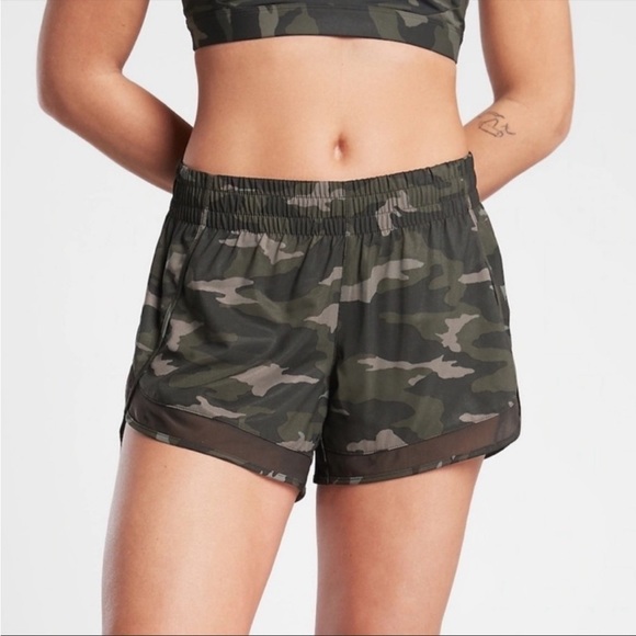 ATHLETA Printed Mesh Racer Run Short 4” Camo Green Sz S - Picture 1 of 15